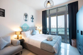 Bloomfields Premium Stu Canal View Julphar Tower